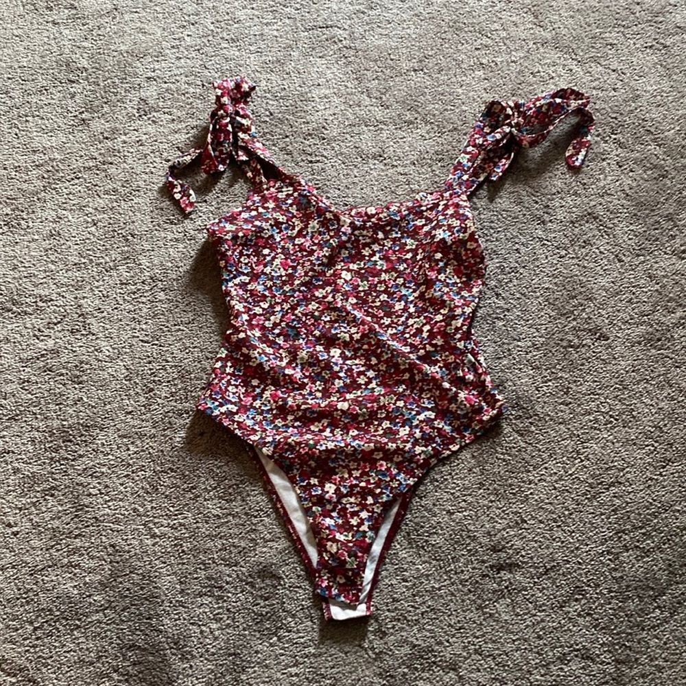 SHEIN Burgundy Floral Print Tie Strap Ruched Bodysuit SIZE M
